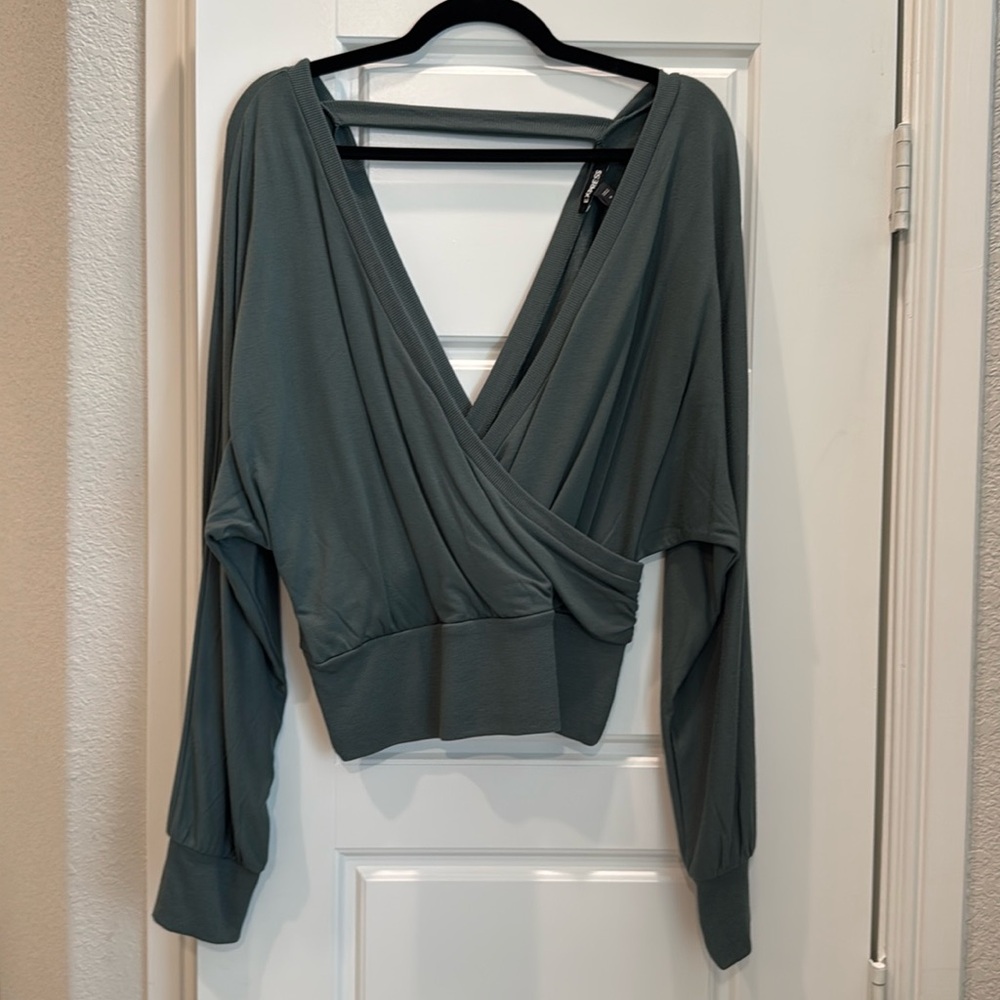NWT Express Low Neck Sweater Size M